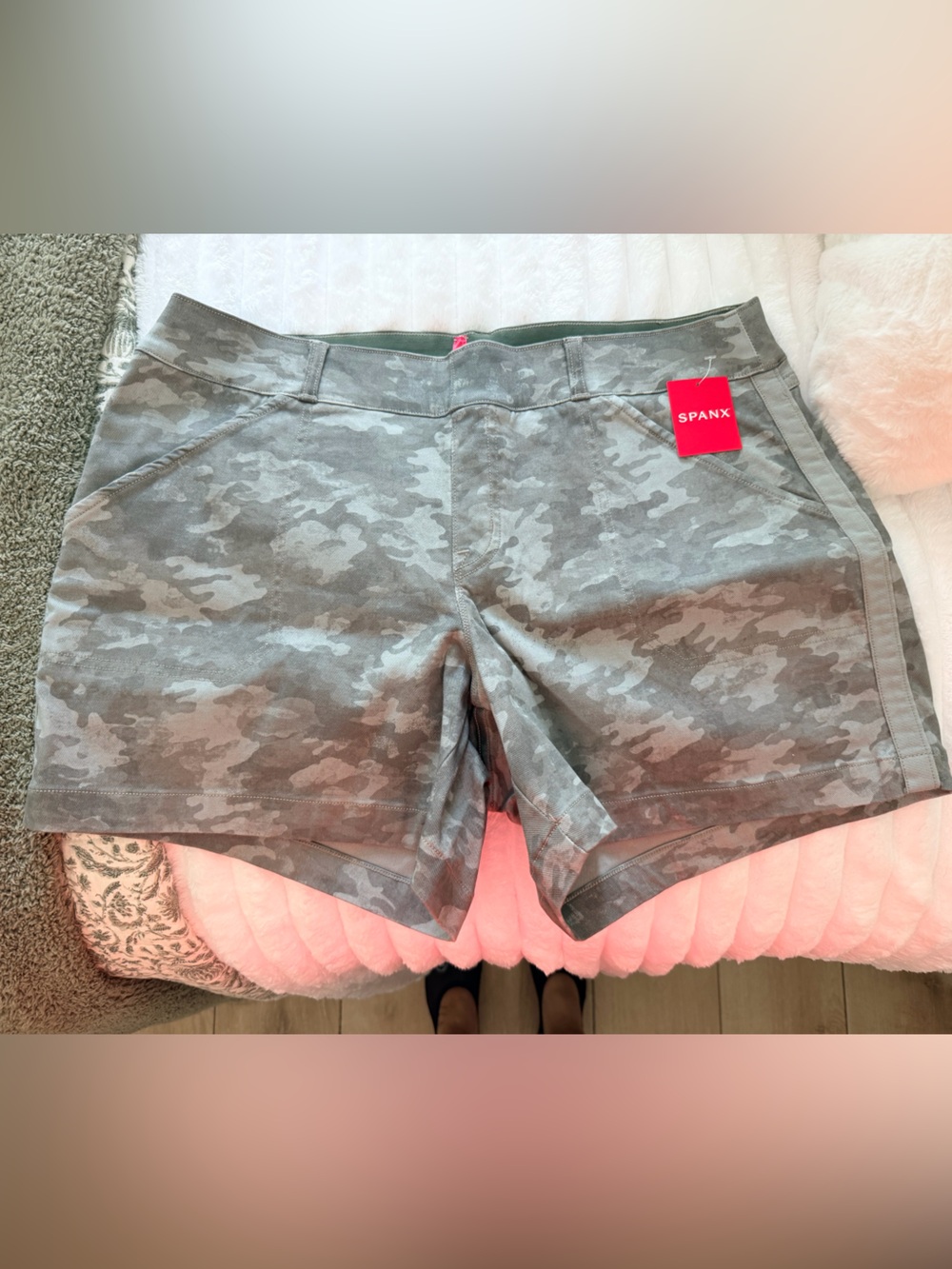 SPANX Green Gray Camo Women's Stretch Bermudas